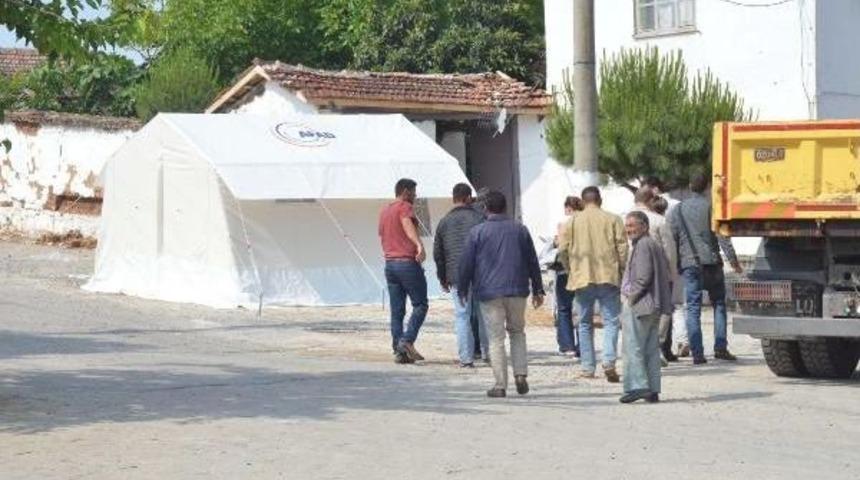 Manisa'da Deprem B&ouml;lgesindeki &Ccedil;adır Sayısı 180'e Y&uuml;kseldi