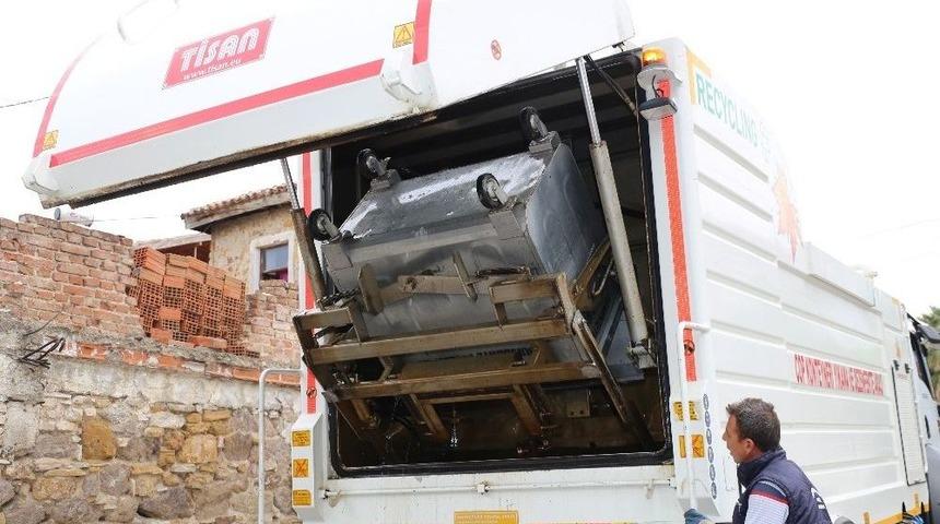 &Ccedil;&ouml;p Konteynırları Temizleniyor