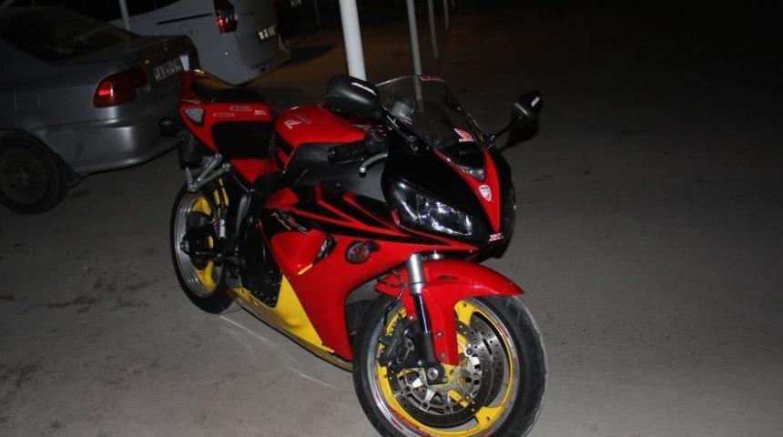 Manavgat&rsquo;ta Plaka Ve Şase Numarası Olmayan Motosiklet Yakalandı