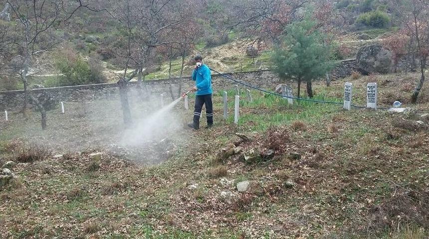 G&ouml;rdes&rsquo;in Mezarlıkları İla&ccedil;lanıyor