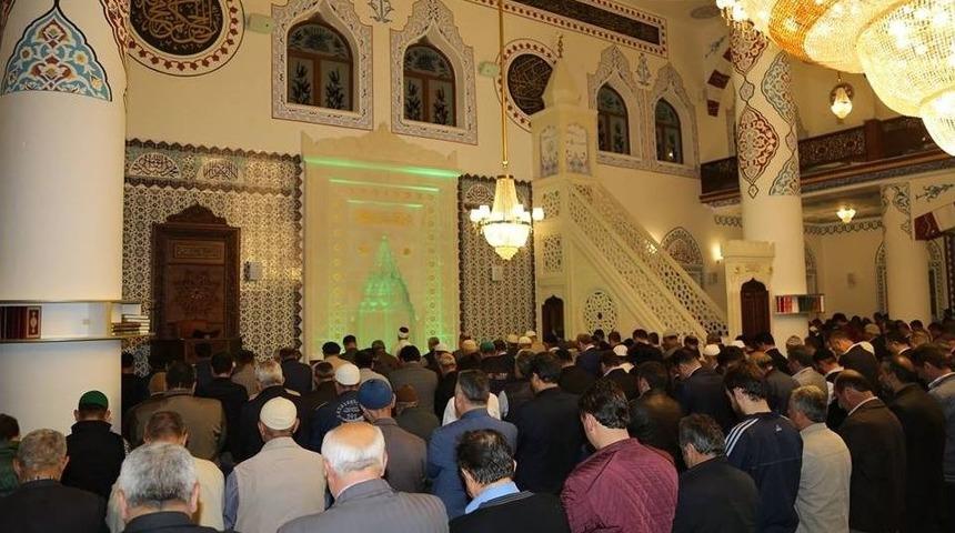 Binlerce Kişi Niğde Belediyesi&rsquo;nin İlk İftarında Buluştu