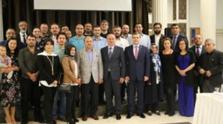 Ahmet Yesevi &Uuml;niversitesi İftarda Bir Araya Geldi