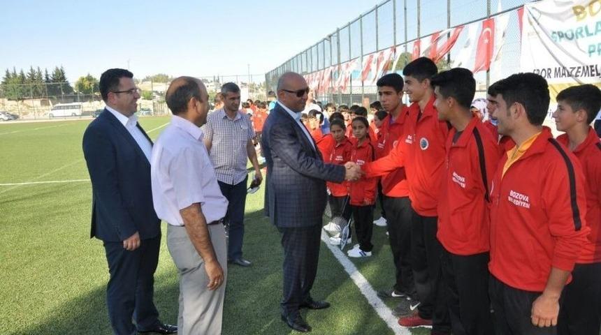 Kayyumdan 122 &Ouml;ğrenciye Spor Malzemesi