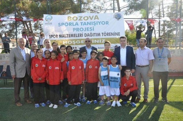 Kayyumdan 122 Öğrenciye Spor Malzemesi