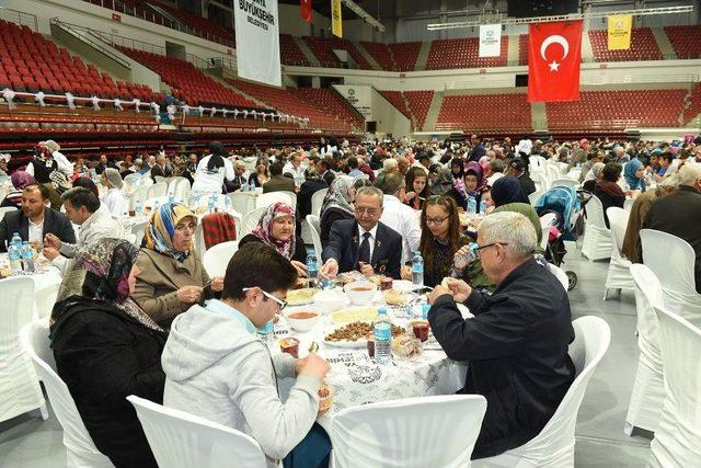 Şehit Aileleri Gaziler Ve Engelli Dernekleri İftarda Buluştu