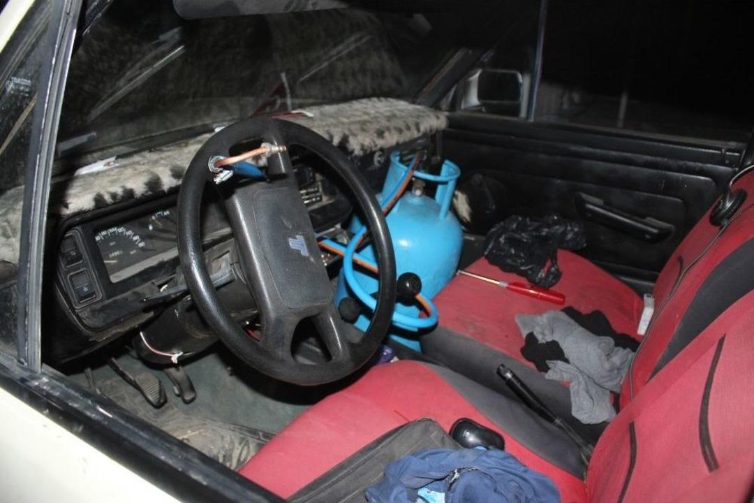 &rsquo;t&uuml;pgaz&rsquo; Bağımlısı Gen&ccedil;ten Otomobile Akılalmaz D&uuml;zenek