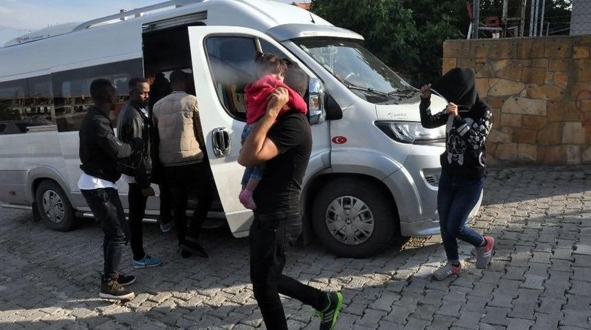 &Ccedil;anakkale&rsquo;de 32 Ka&ccedil;ak Yakalandı