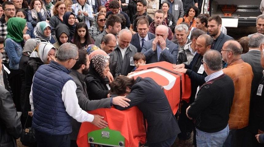 Kalp Krizi Ge&ccedil;iren &Ouml;ğretim &Uuml;yesi Son Yolculuğuna Uğurlandı