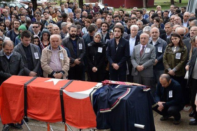 Kalp Krizi Geçiren Öğretim Üyesi Son Yolculuğuna Uğurlandı