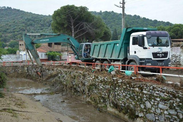 Bağarası’nda Taşkının Yaraları Sarılıyor