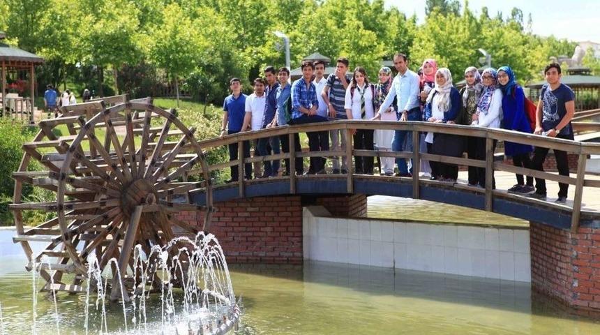 Lise &Ouml;ğrencilerine &Uuml;niversite Tanıtıldı