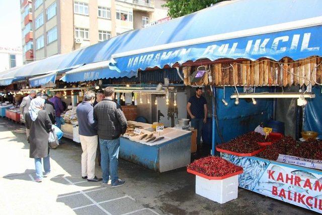 Balıkçı Tezgahları Meyve Ve Sebze Reyonuna Döndü