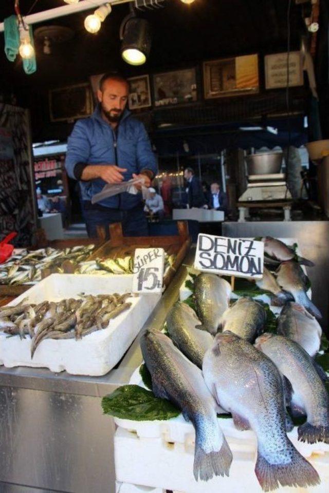 Balıkçı Tezgahları Meyve Ve Sebze Reyonuna Döndü