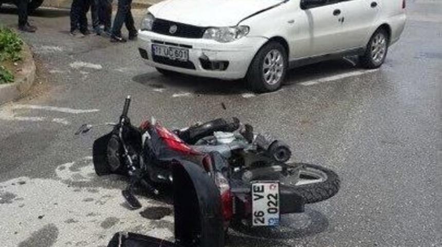 Otomobil İle Motosiklet &Ccedil;arpıştı, 2 Yaralı