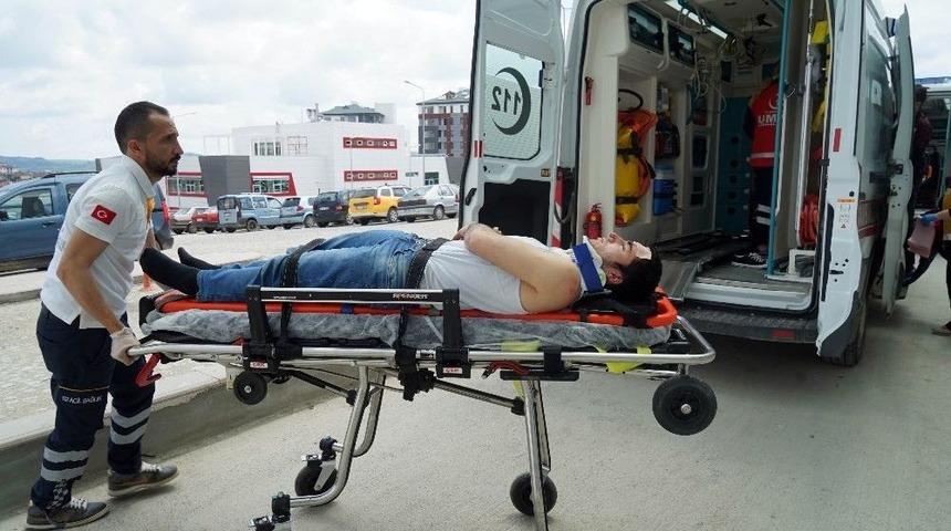 Cenazeye Giderken Kaza Ge&ccedil;irdiler: 4 Yaralı