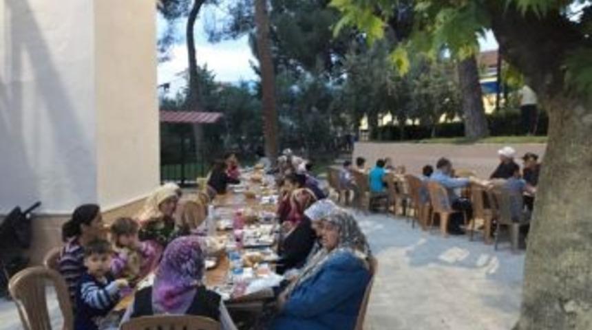 Salihli Tso&rsquo;dan Her G&uuml;n 800 Kişilik İftar