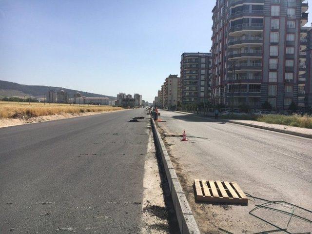 3. &Ccedil;evre Yolunun Batı Kısmında Asfalt Ve Kaldırım &Ccedil;alışması Yapılıyor 1