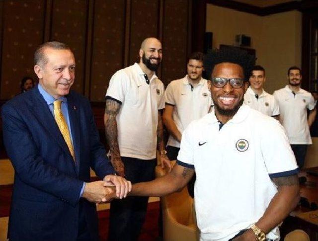 Avrupa Şampiyonu Fenerbahçe'den Cumhurbaşkanı Erdoğan'a Ziyaret