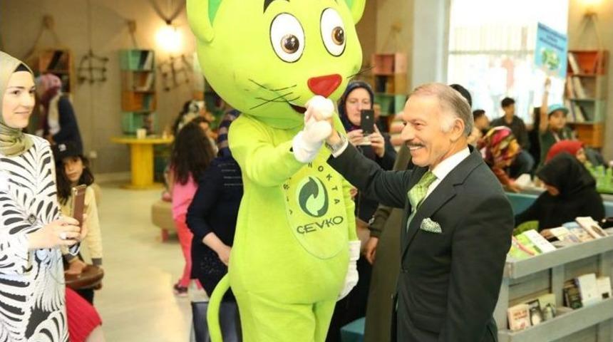 Geri Dönüşüm Ürünleriyle Podyuma Çıktılar