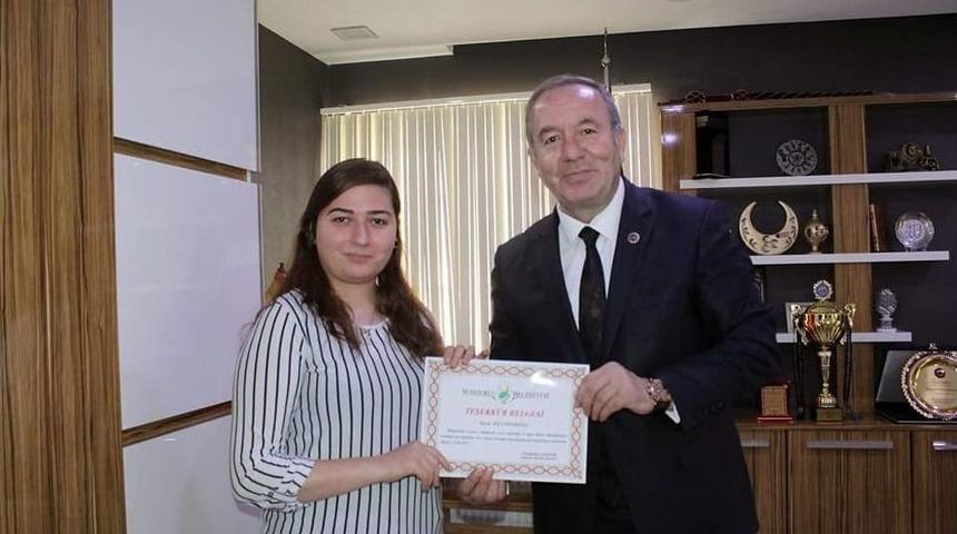 Şahiner&rsquo;den &Ouml;ğrencilere Teşekk&uuml;r Belgesi