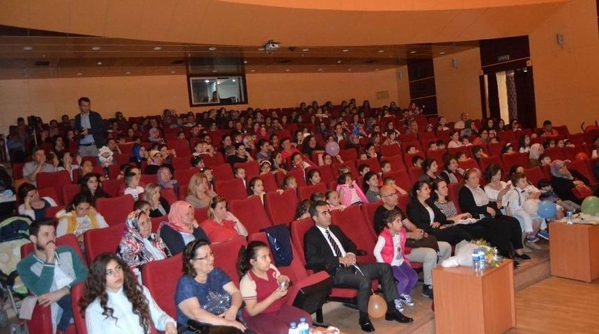 &Uuml;niversitelilerden &Ccedil;ocuklara Şenlik