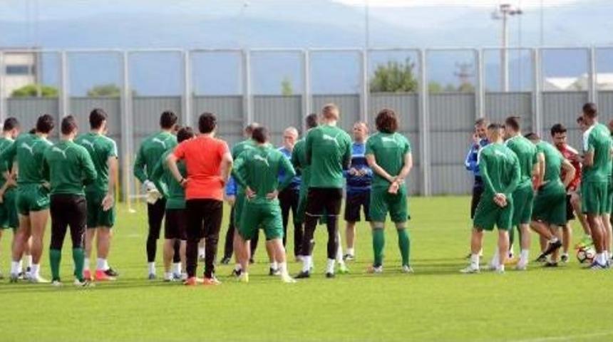 Bursaspor Trabzon Ma&ccedil;ı Hazırlıklarını S&uuml;rd&uuml;rd&uuml;