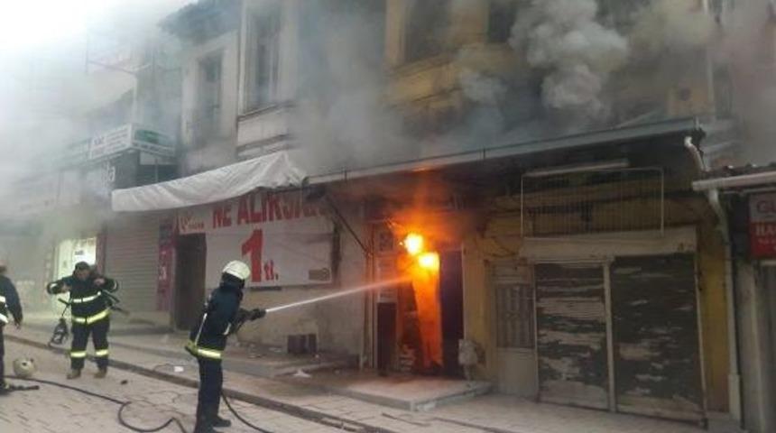 Bursa'da Tarihi &Ccedil;arşıda Yangın