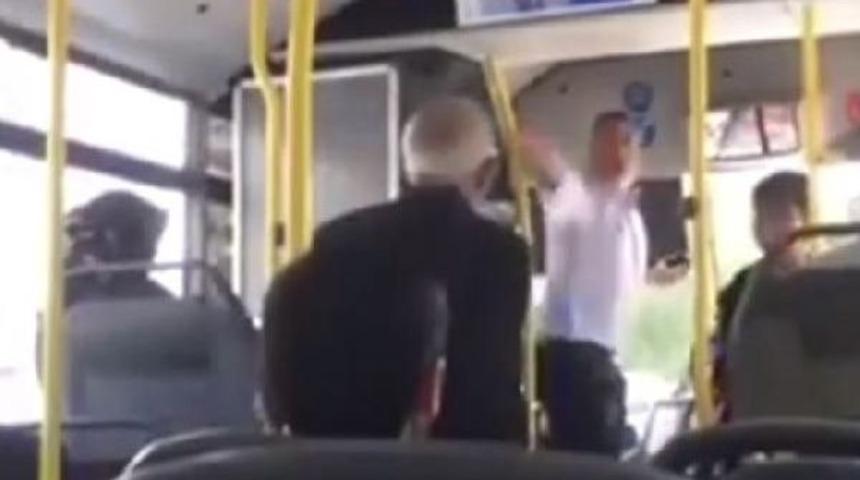 'psikolojim Bozuldu' Diyen Şof&ouml;r Yolcuları Indirdi