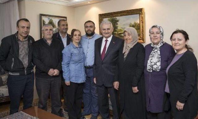 Başbakan Yıldırım'dan Teravih Namazı Sonrası Ev Ziyareti