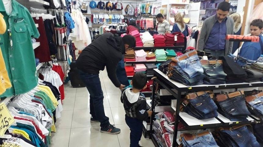 G&ouml;n&uuml;ll&uuml; Gen&ccedil;ler &Ccedil;ocuklara Sevin&ccedil; Kaynağı Oldu