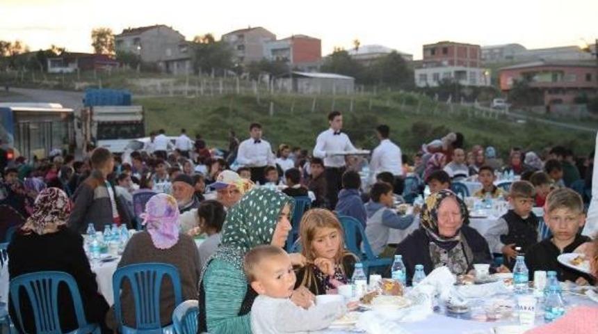 Arnavutk&ouml;y&rsquo;De Iftar Sofraları Restoran Havasında Kuruluyor