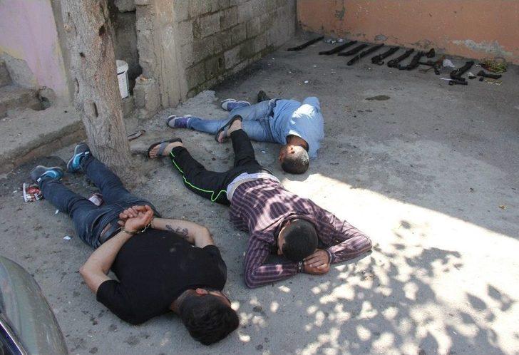 Polis Önce Zanlıları, Sonra Silahları Dizdi G1