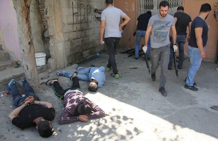 Polis Önce Zanlıları, Sonra Silahları Dizdi G2