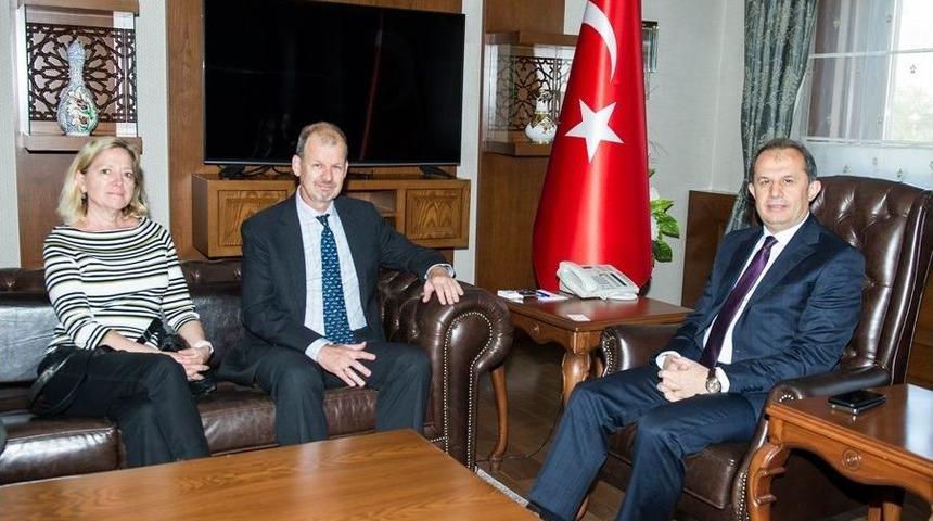 Vali Taşyapan, Johannes Zutt&rsquo;u Kabul Etti