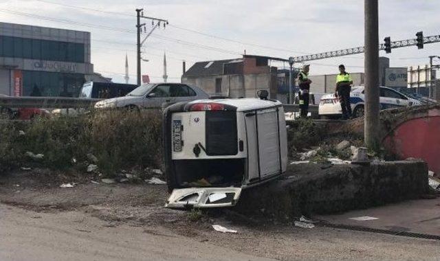 Kaza Yaptığı Aracını Bırakıp Gitti