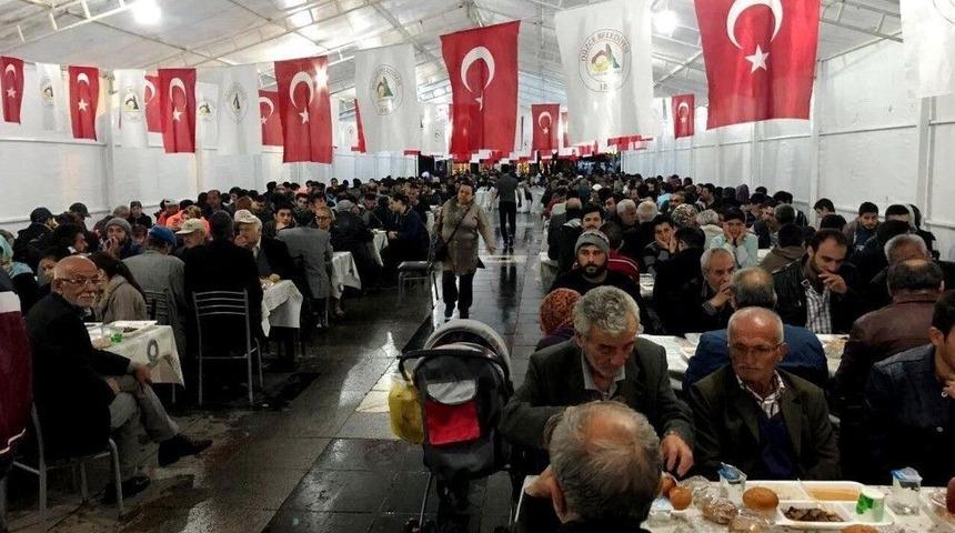 İftar Dayanışmasına Katılım B&uuml;y&uuml;yor