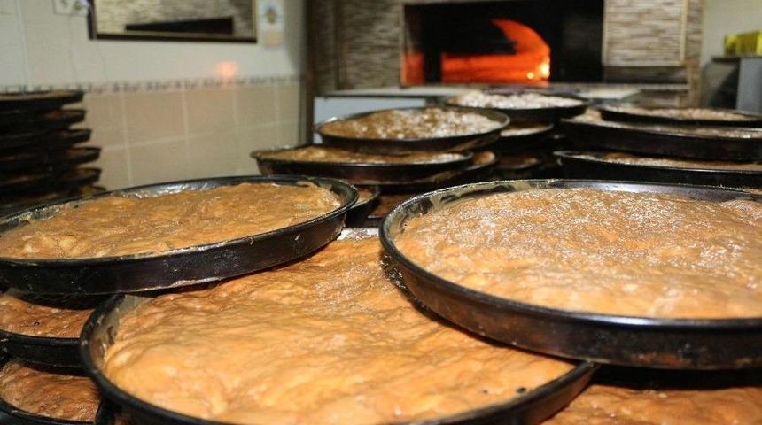 Ramazan Sofralarının Vazgeçilmezi Tahinli Pide