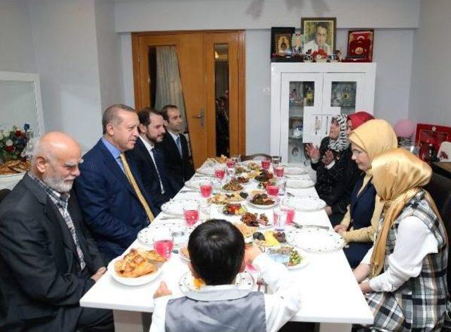 Cumhurbaşkanı Erdoğan, Şehit Ailesiyle Iftar Yaptı