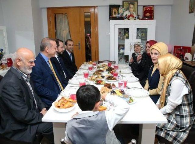 Cumhurbaşkanı Erdoğan, Şehit Ailesiyle Iftar Yaptı