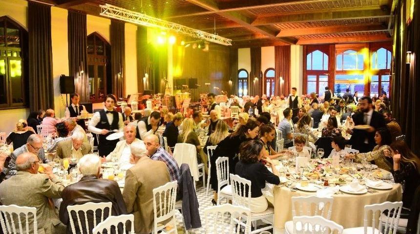 Mehmet Topal’dan, Huzurevi Sakinlerine İftar