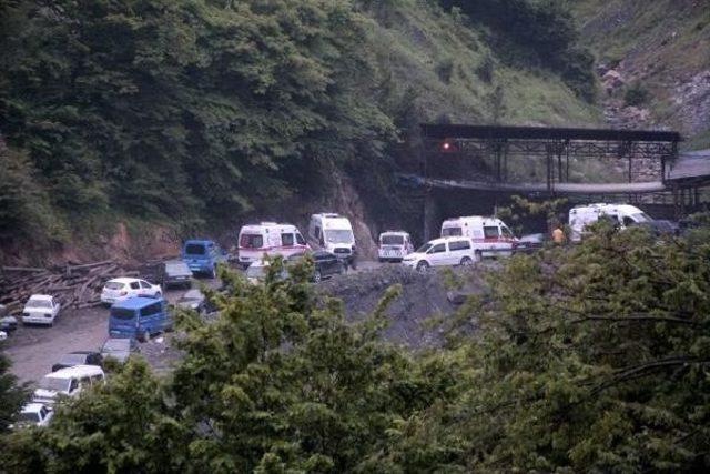 Maden Ocağında Göçükte Kalan 2 Işçiyi Kurtarma Çalışmaları Sürüyor