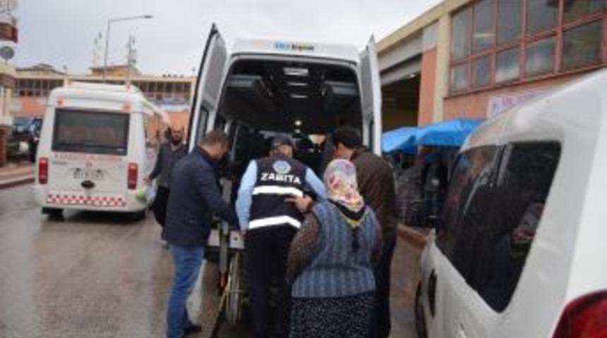 (&ouml;zel Haber) Refakat&ccedil;i Eşliğinde Dilenen Engelli Dilenciye G&ouml;zaltı