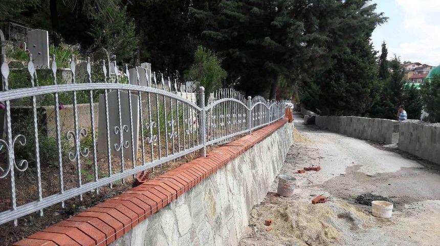 B&uuml;y&uuml;kşehir, Mezarlıklarda Bakım &Ccedil;alışması Yapıyor