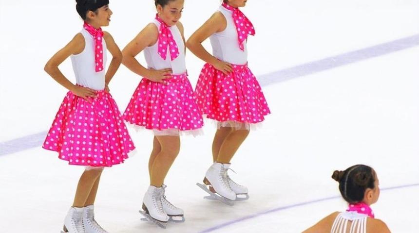 G&uuml;m&uuml;ş Kızlar