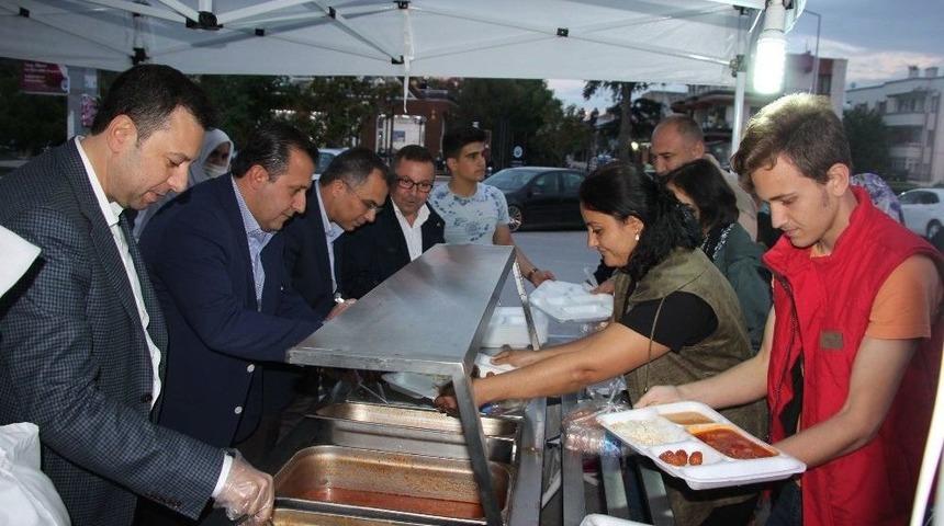 Menderes&rsquo;te İftarlar Bir Başka G&uuml;zel