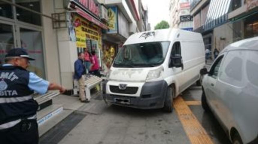 Kaldırımlara Park Eden S&uuml;r&uuml;c&uuml;lere Ceza