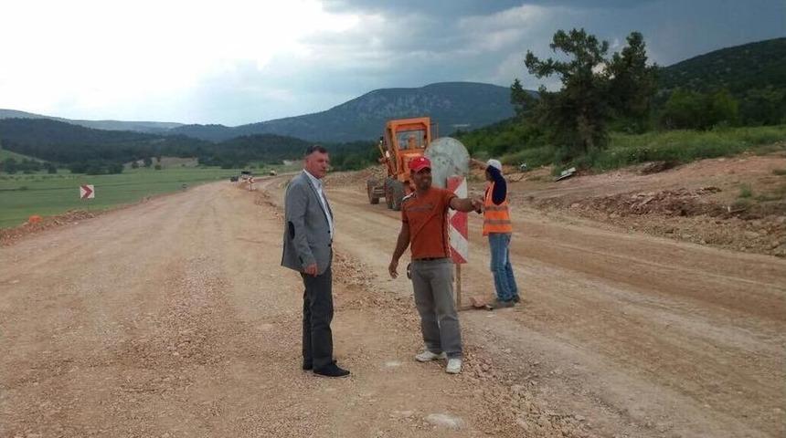 Başkan Duymuş, Beldede Yapılan &Ccedil;alışmaları Yerinde İnceledi
