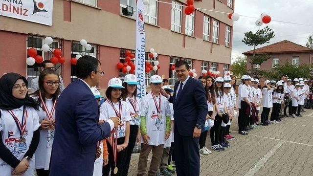 Başkan Yalçın Tübitak 4006 Bilim Fuarına Katıldı