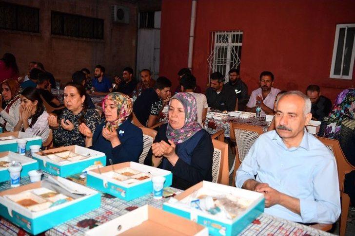 Onikişubat Belediyesi’nden Kardeş Belediyeye Özel İftar G4