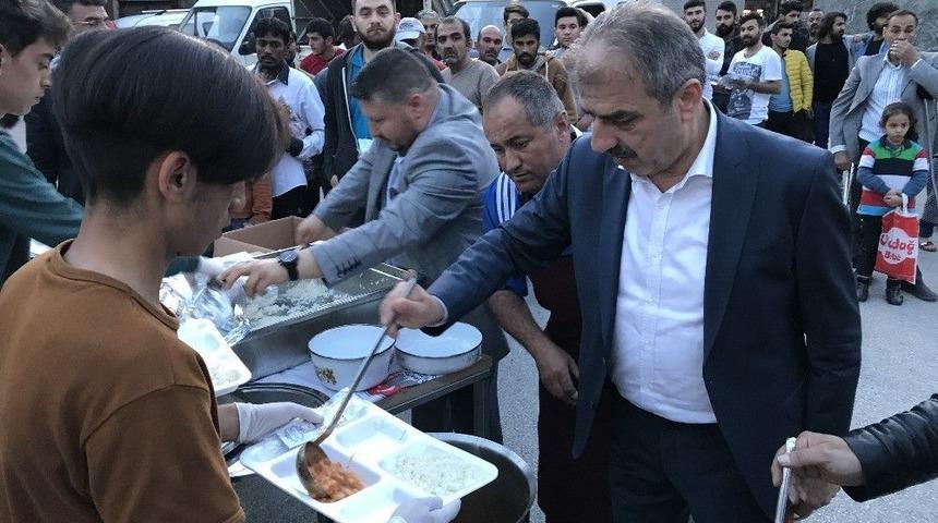 Başkan Dinç İftar Yemeği Dağıttı